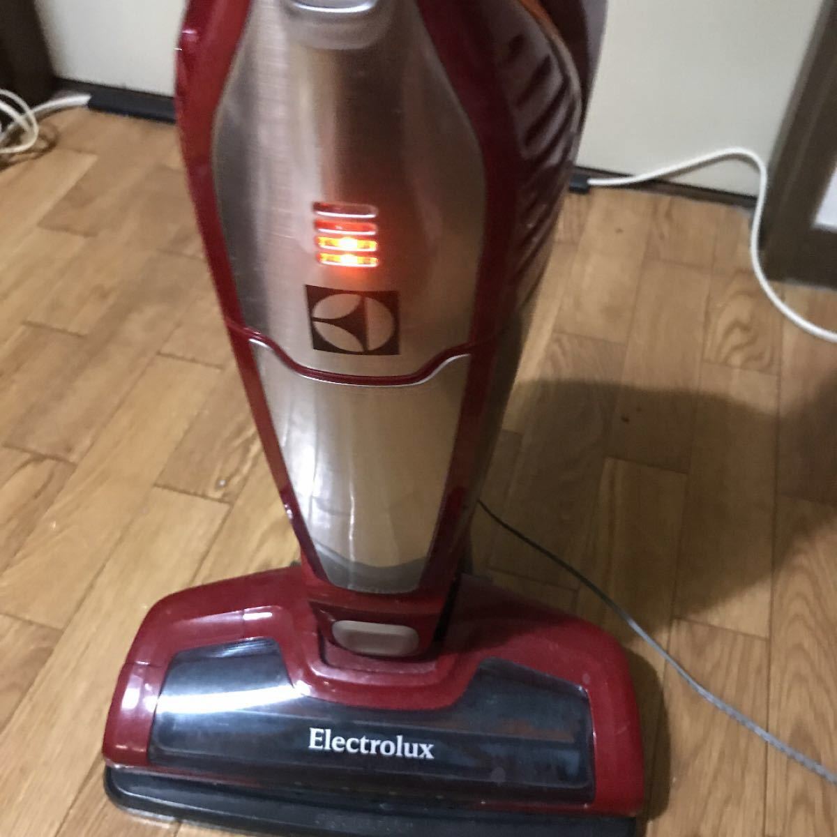 Paypayフリマ エレクトロラックス エルゴラピード リチウム 充電機 充電器 充電スタンド Paypayフリマ エレクトロラックス エルゴラピード リチウム 充電機 充電器 充電スタンド