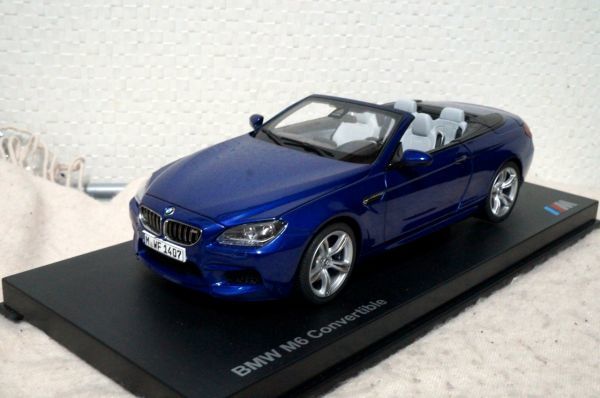 BMW M6 コンバーチブル 1/18 ミニカー 青 6シリーズ_画像1