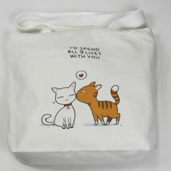 ◆【新品】かわいくて使える猫イラスト入りトートバッグ◆猫柄 ネコ柄ショルダーバッグ アベックねこ チュッ！ キャンバス白 BA18_画像1