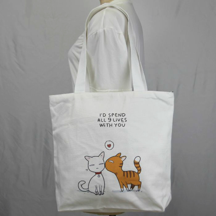 ◆【新品】かわいくて使える猫イラスト入りトートバッグ◆猫柄 ネコ柄ショルダーバッグ アベックねこ チュッ！ キャンバス白 BA18_画像2