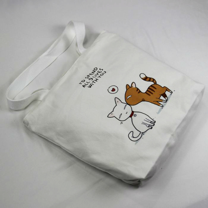 ◆【新品】かわいくて使える猫イラスト入りトートバッグ◆猫柄 ネコ柄ショルダーバッグ アベックねこ チュッ！ キャンバス白 BA18_画像4