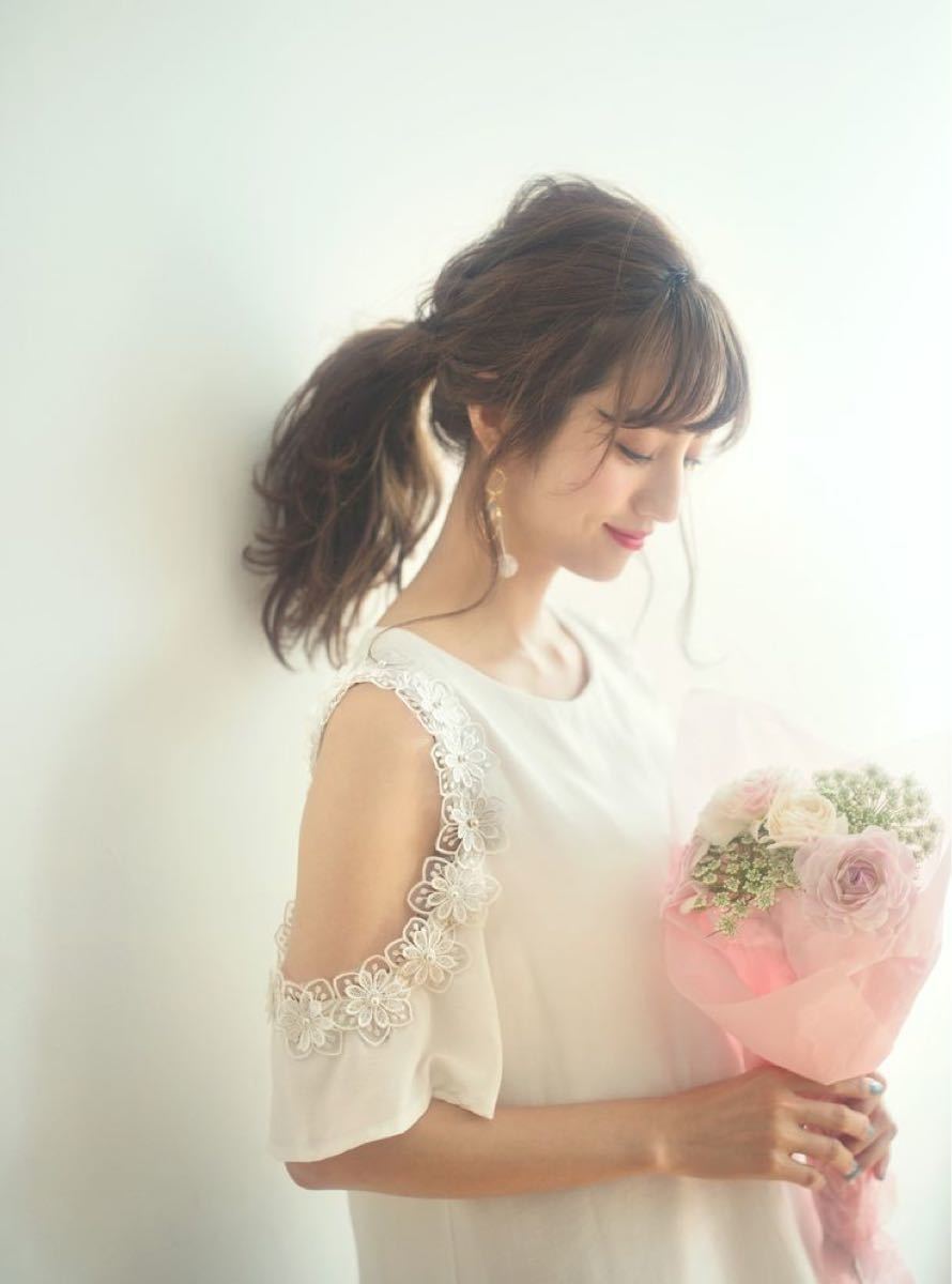 Paypayフリマ Grl グレイル 3d フラワー 肩開き レース ワンピース 白 雑誌掲載 膝丈 Cancam 美人百花 チュニック 春夏 Paypayフリマ Grl グレイル 3d フラワー 肩開き レース ワンピース 白 雑誌掲載 膝丈 Cancam 美人百花 チュニック 春夏