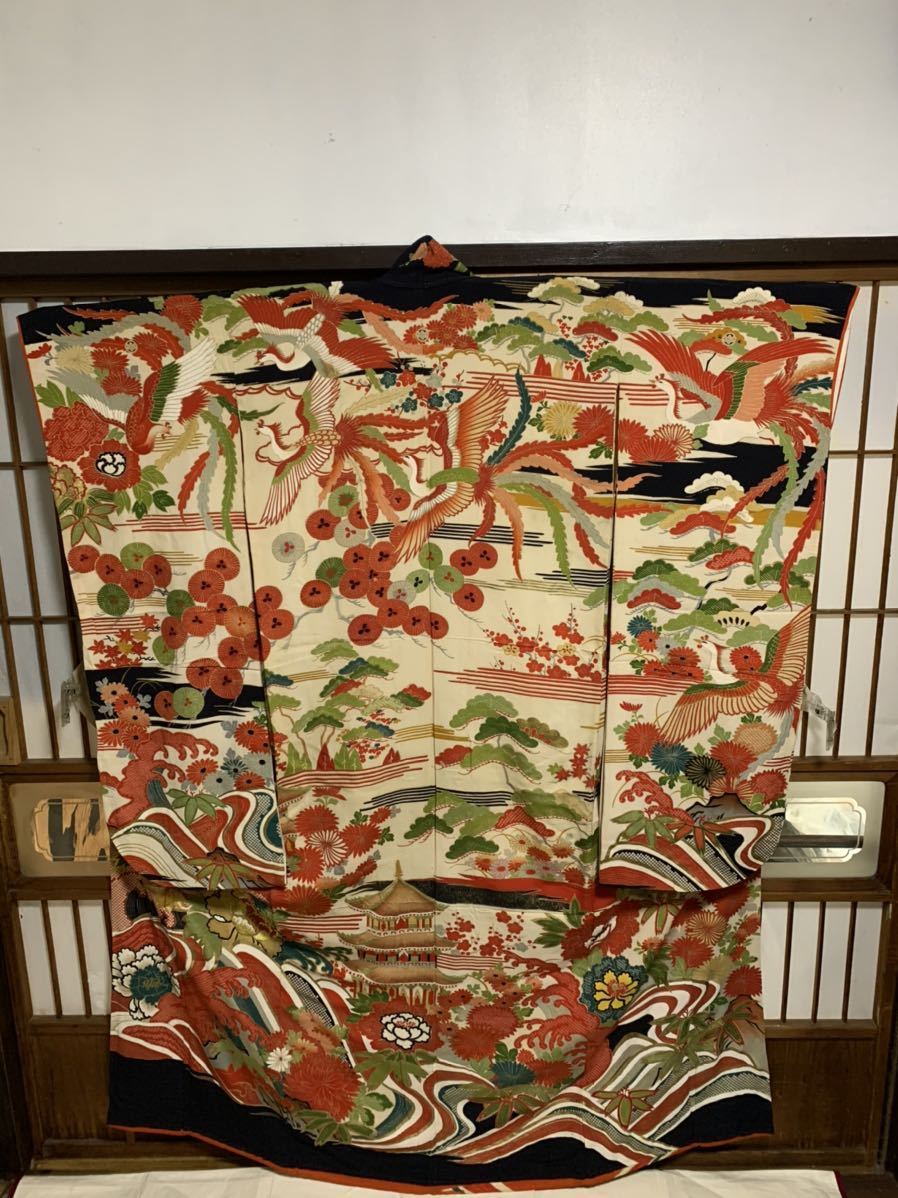 着物　正絹振袖紋付き　白地に鳳凰と牡丹刺繍　花嫁衣装　時代物　A 109