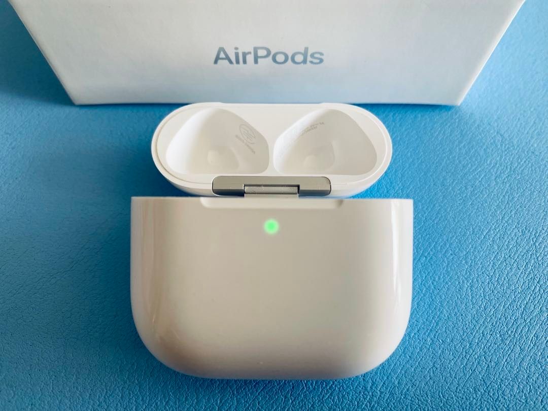 美品！AirPods4 第四世代 ノイズキャンセリング 充電ケース A3059 Amazon | PIAQEIOZ 充電ケース AirPods4との互換性あり AirPods4