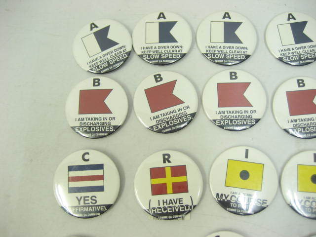 42 point set new goods COMME CA COMMUNE Comme Ca ko Mu n can badge alphabet diameter approximately 5.2cm