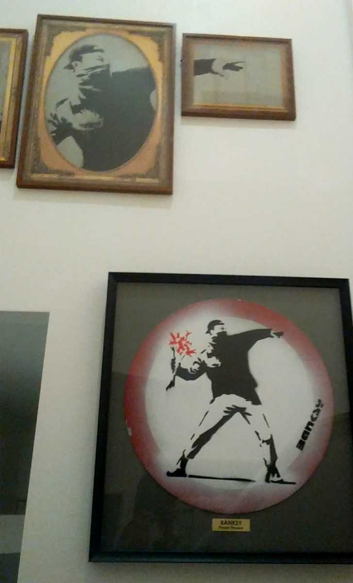 新価格！Banksy(バンクシー)のロードサイン『Flower Thrower』道路標識。2009年頃イギリスで発見■Weston-super-mare文字有■特注額装済み_画像8