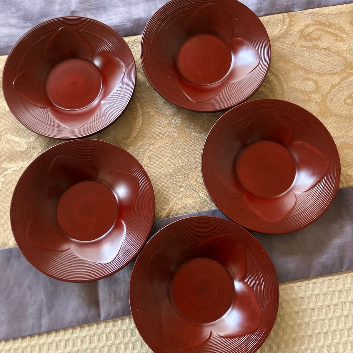 和菓子　皿　漆器　漆塗り　円形　5枚セット 和菓子 皿 漆器 漆塗り 円形 5枚セット 漆器 銘々皿 5枚セット 茶托