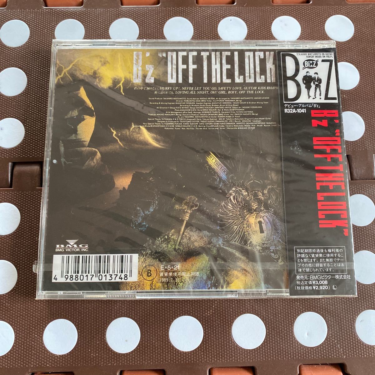 未開封新品　デッドストック　倉庫保管品　CD B'z ビーズ　OFF THE LOCK 珍品　貴重品　帯2枚重ね R32A-1052_画像5