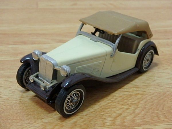 当店一番人気】 s006k matchbox 1945 MG T.C 古いミニカー MG TC