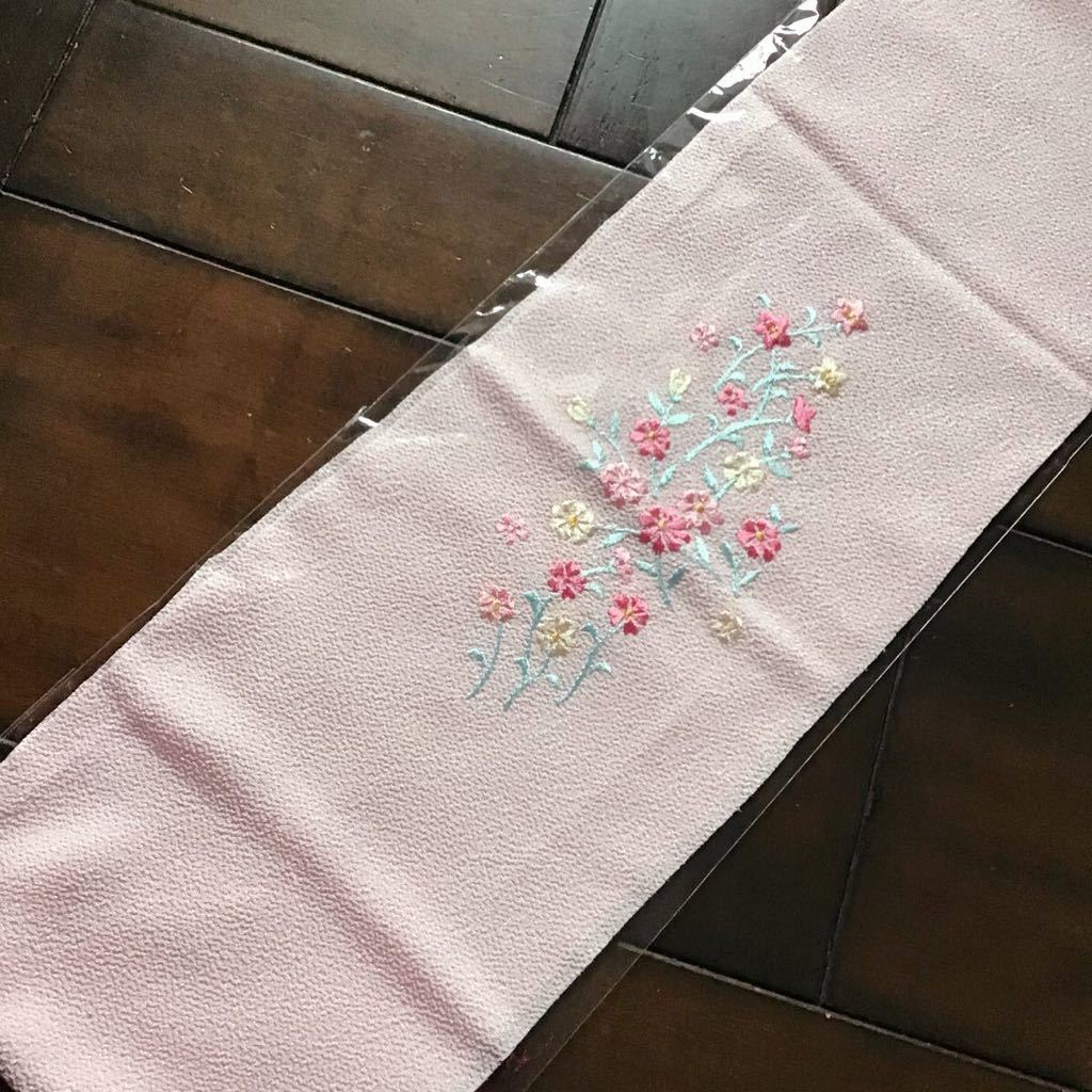 刺繍半襟♪定形外140円♪新品♪ちりめん生地♪豪華刺繍♪_画像1