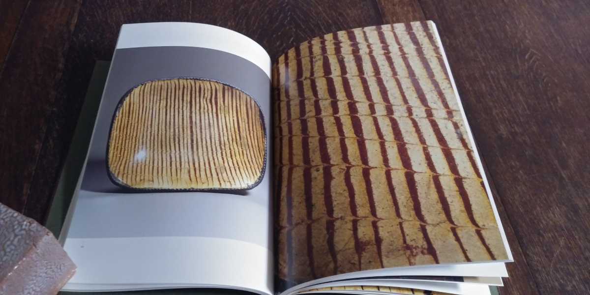 図録　英国のスリップウェア　大阪日本民芸館　2003年　スリップウェアの魅力とその美しさの全貌を164点の作品で紹介した展覧会図録　_画像7