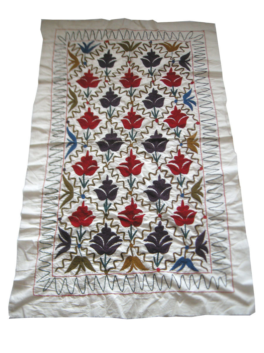 人気の贈り物が大集合 ○アフガニスタンからの贈り物”スザニ 刺繍布”41
