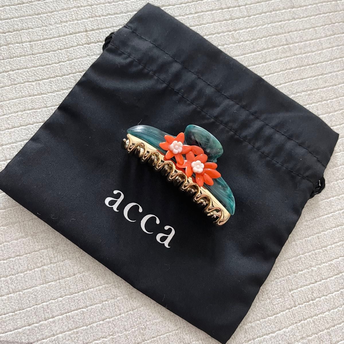 未使用級 acca ヘアクリップ Mサイズ グリーン ゴールド 花モチーフ 未使用級 acca ヘアクリップ Mサイズ グリーン ゴールド 花