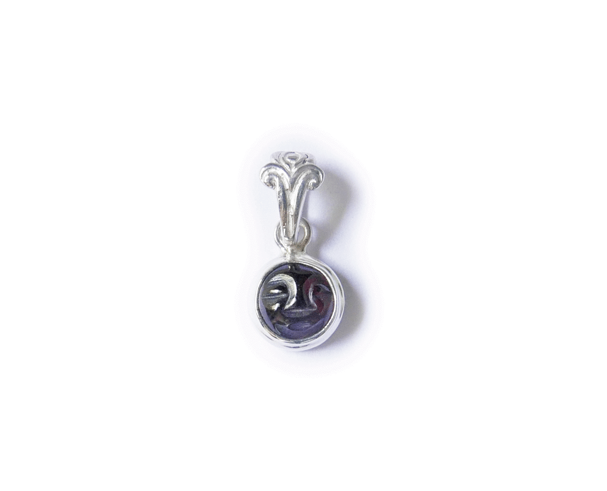 ◎[SILVER925]幸せを呼ぶにっこり顔のガーネットのシルバーペンダント(直径8mm）パワーストーンアクセサリー made in BALI