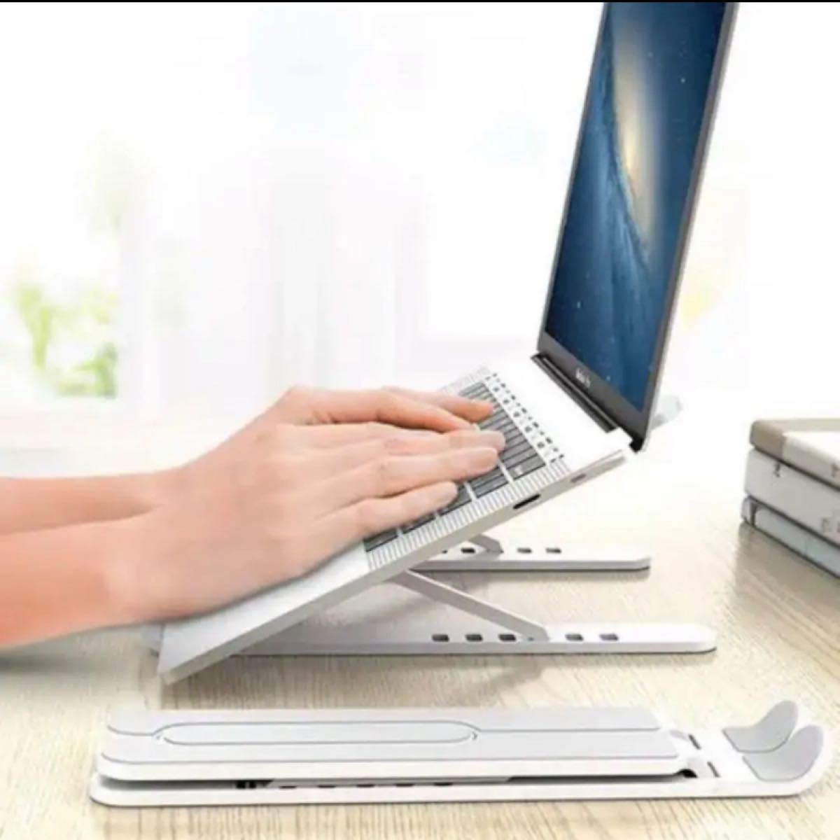 【ホワイト】お手軽折り畳み式ノートパソコンスタンド　スマホ、タブレットも対応