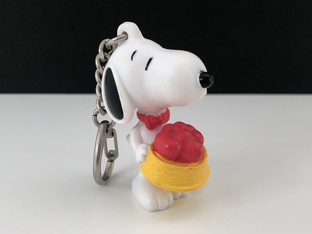 ヤフオク Usa Snoopy スヌーピー フィギュア キーホルダー