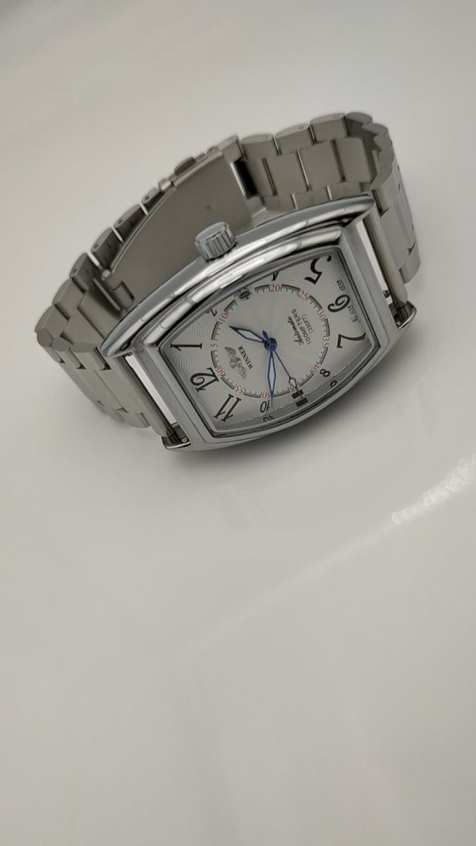 《圧倒的造形美》多段階ケース×アール×緻密文字盤×ギョーシェ風文字盤【機械式自動巻き/新品】裏スケ 日付 パールホワイト/3連ss