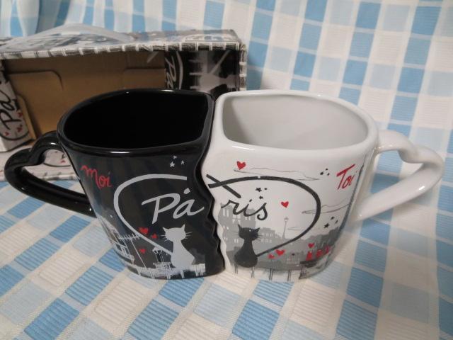 パリ土産 キュートなハート猫のペアマグカップ_画像1