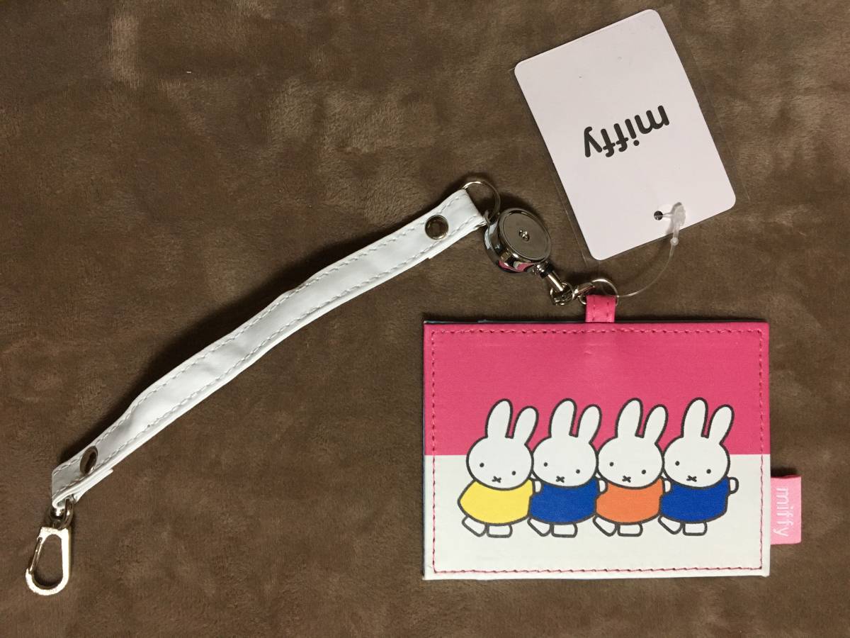 ヤフオク Miffy ミッフィー リール付きパスケース Pk 品