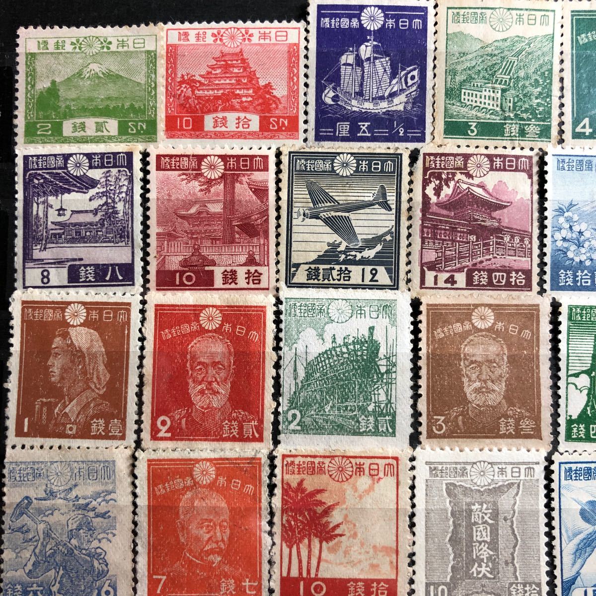 昭和元年〜38年普通切手72種、昭和11年〜31年　年賀切手10種 鑑賞シート入