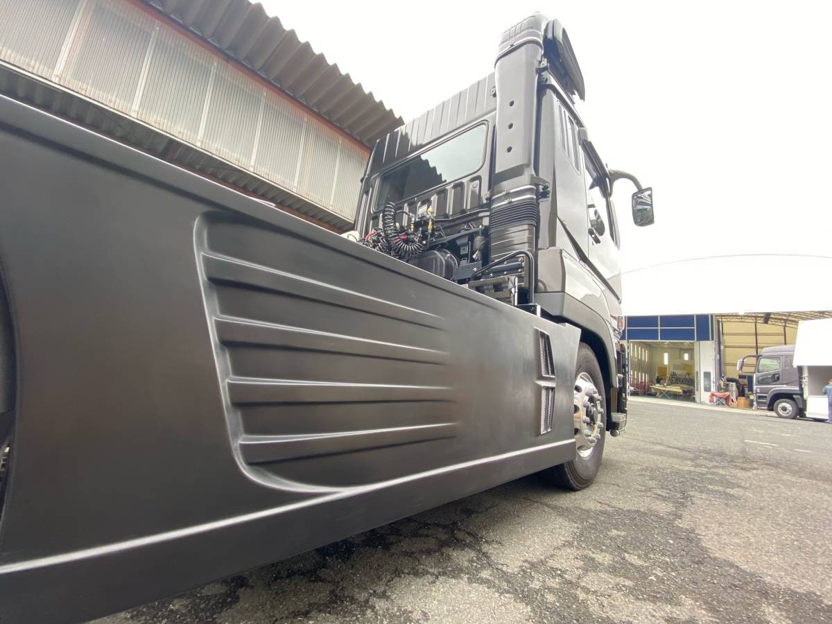 トラック架装　新型FUSO 　センサー対応　サイドバンパー（サイドスカート）ロング３４５０ベース用（２P)　　H-LINEブランド_画像4