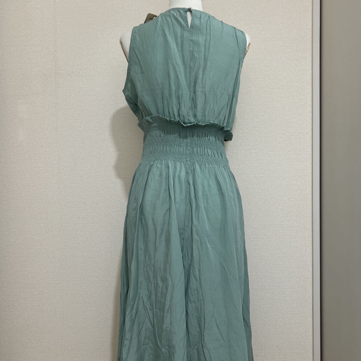 新品 タグ付き 未使用品 silent worth サイレントワース ワンピース ノースリーブ ロングワンピース きれいめ 上品 グリーン 緑 Mサイズ_画像4