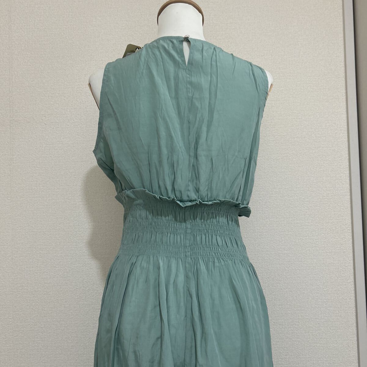 新品 タグ付き 未使用品 silent worth サイレントワース ワンピース ノースリーブ ロングワンピース きれいめ 上品 グリーン 緑 Mサイズ_画像5