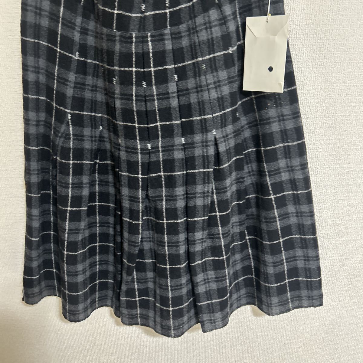 新品 タグ付き 未使用品 LUITHEMIS スカート チェック　フレアスカート 起毛 膝下丈 きれいめ ウール100% グレー 灰色 42サイズ XLサイズ_画像3