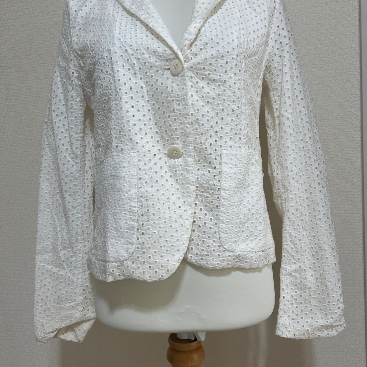 新品 タグ付き 未使用品 GAP ギャップ ジャケット テーラード テーラードジャケット 総レース 長袖 きれいめ ホワイト 白 Sサイズ_画像3