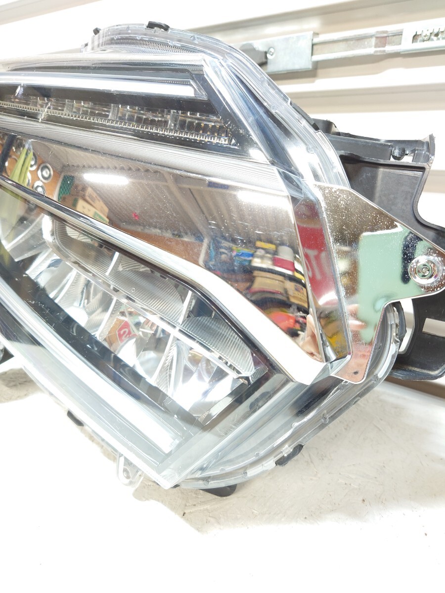 JF3 JF4ホンダNBOX純正右側LEDヘッドライト中古　破損無し　前期カスタムN‐BOX STANLEY W3106_画像2