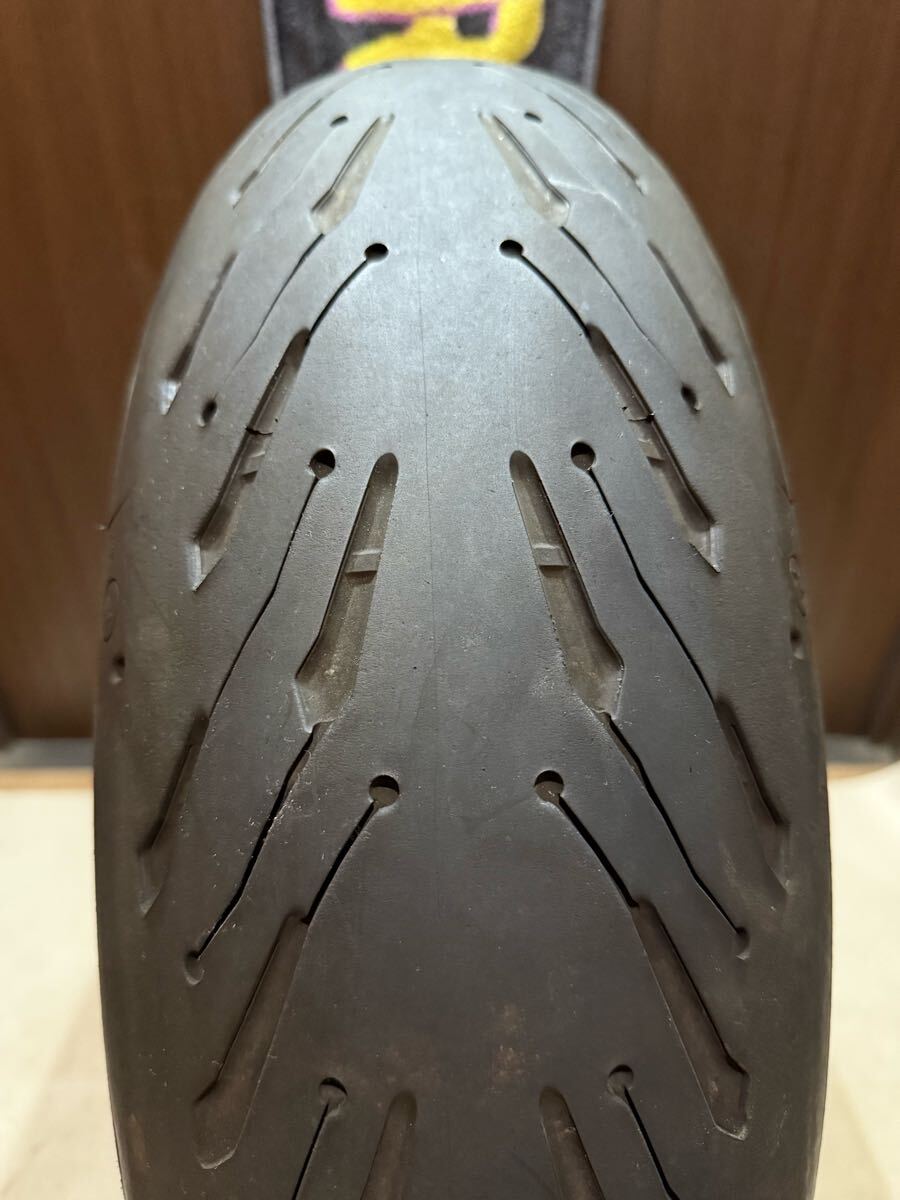 中古MCタイヤ 2023年製造 MICHELIN 2CT+ ROAD5 180/55ZR17 ミシュラン ロード5 180 55 17 2323 A3975_画像1