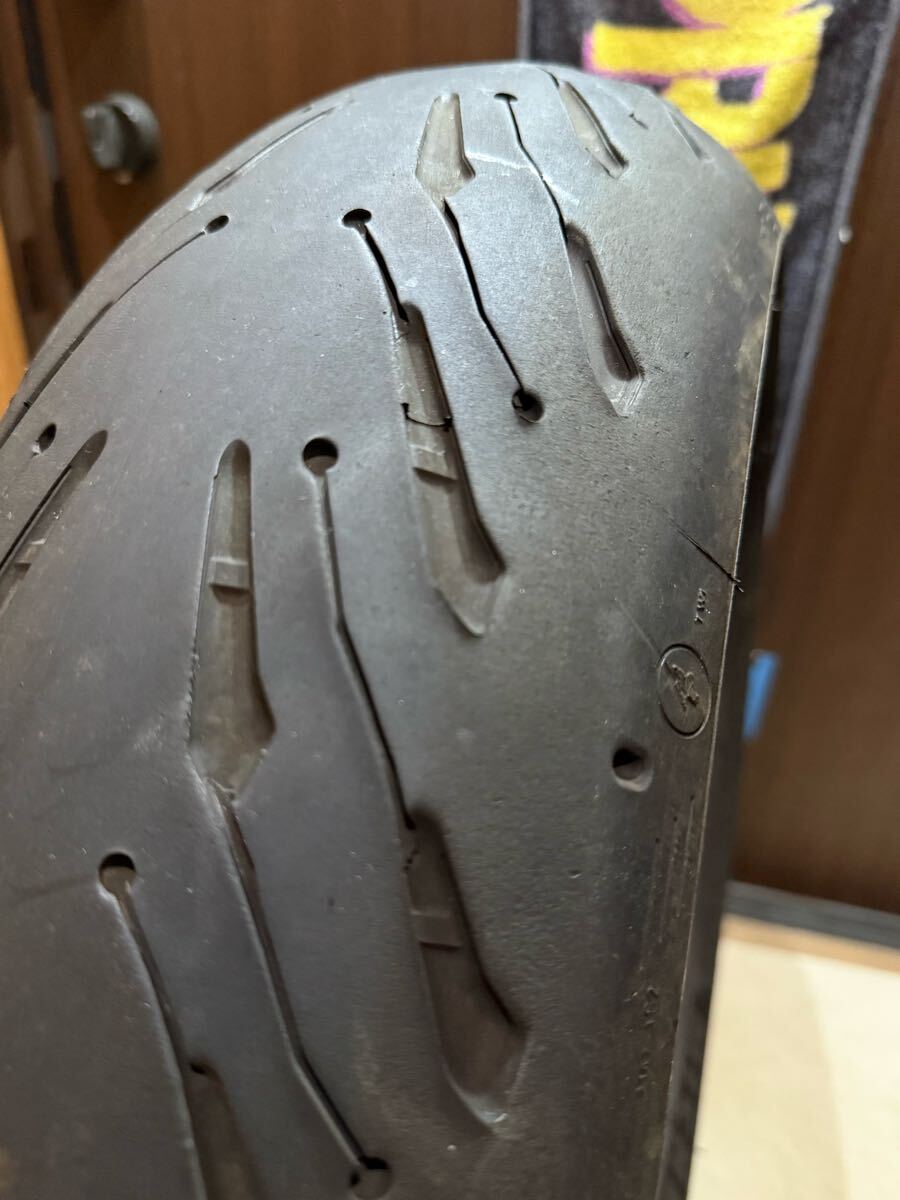 中古MCタイヤ 2023年製造 MICHELIN 2CT+ ROAD5 180/55ZR17 ミシュラン ロード5 180 55 17 2323 A3975_画像3