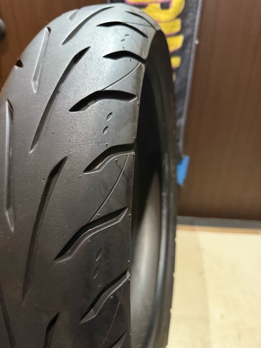 中古MCタイヤ 2022年製造 DUNLOP ARROWMAX GT601 130/70-18 ダンロップ アローマックス 130 70 18 0322 A3995_画像5