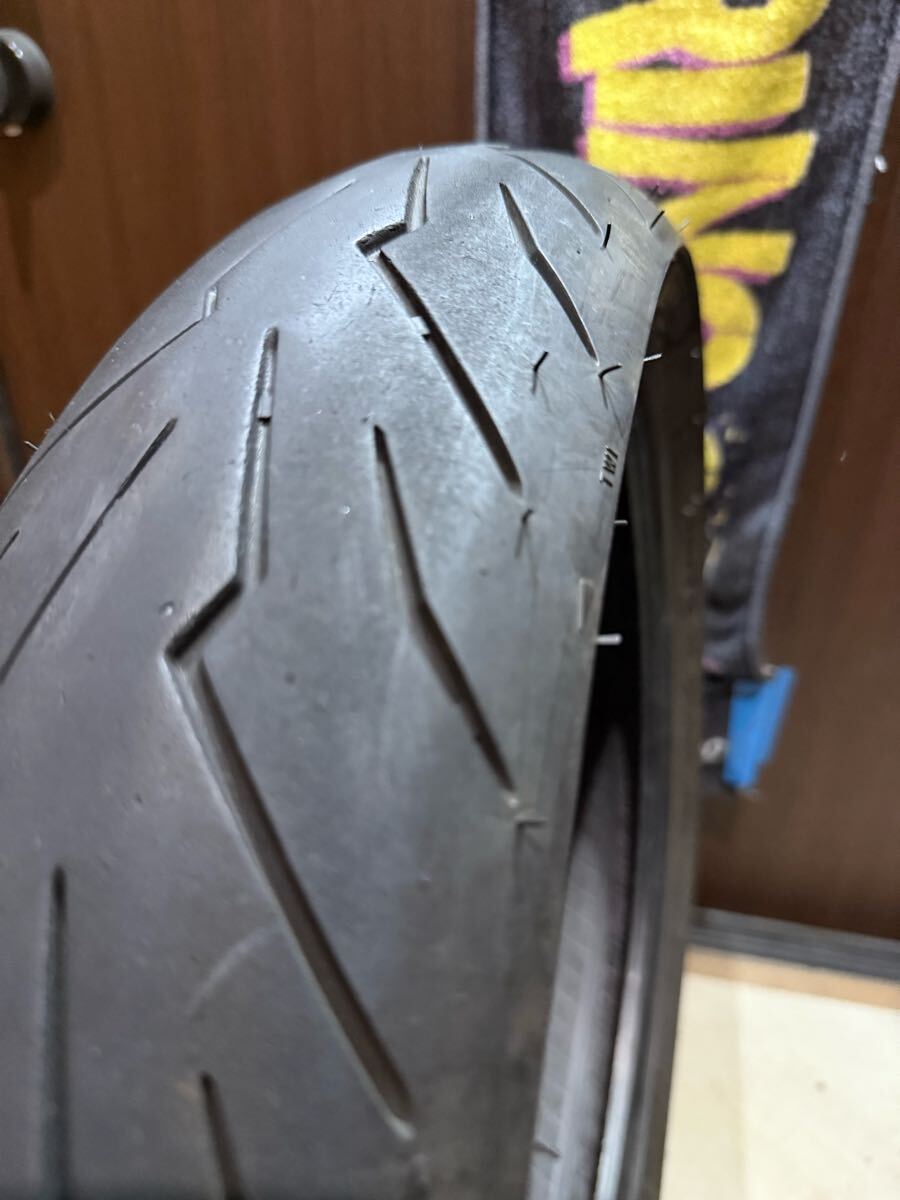 中古MCタイヤ 2024年製造 PIRELLI DIABLO ROSSOⅢ 110/70R17 ピレリ ディアブロ ロッソ3 110 70 17 0224 A3996_画像3