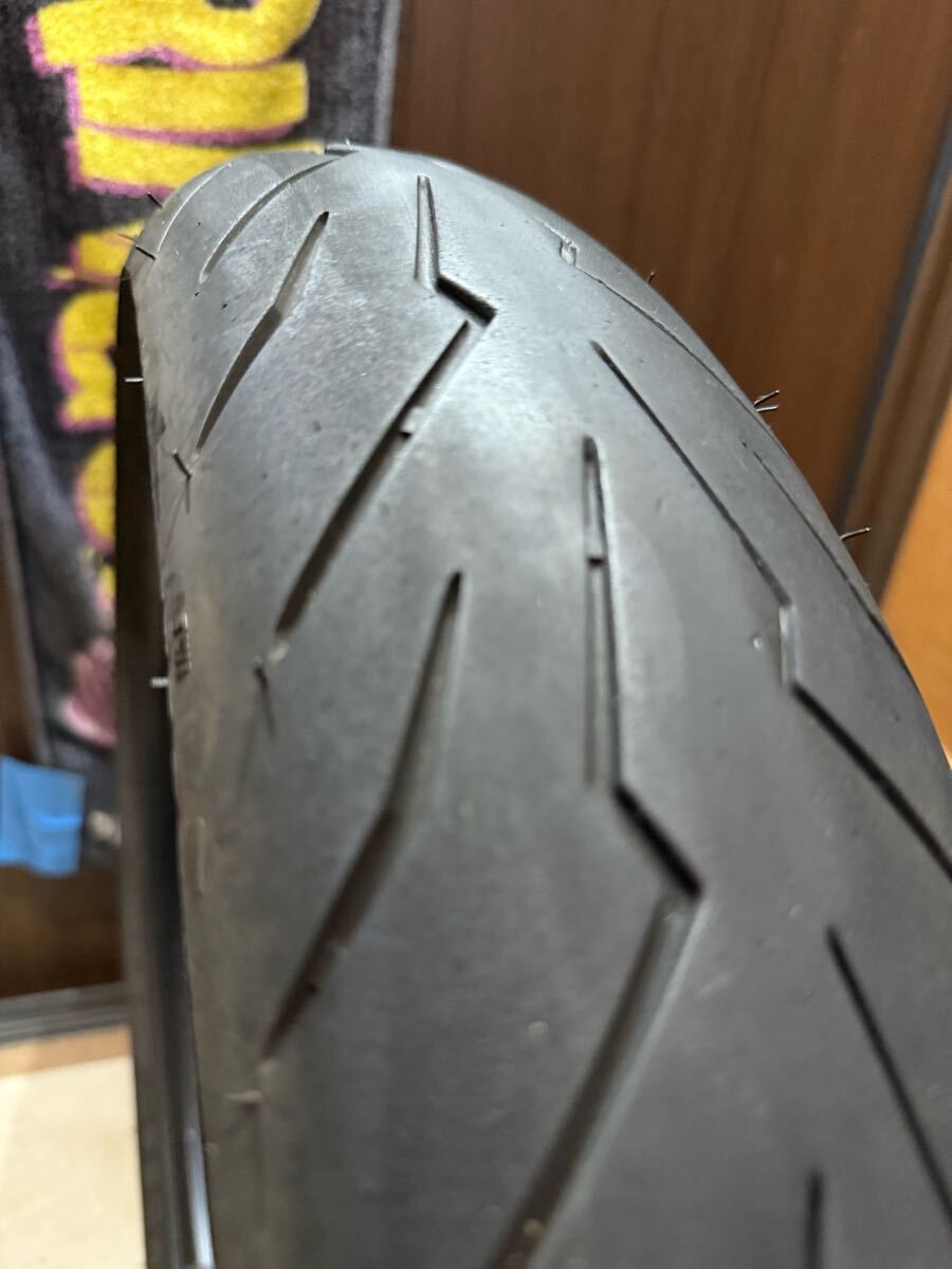 中古MCタイヤ 2024年製造 PIRELLI DIABLO ROSSOⅢ 110/70R17 ピレリ ディアブロ ロッソ3 110 70 17 0224 A3996_画像4