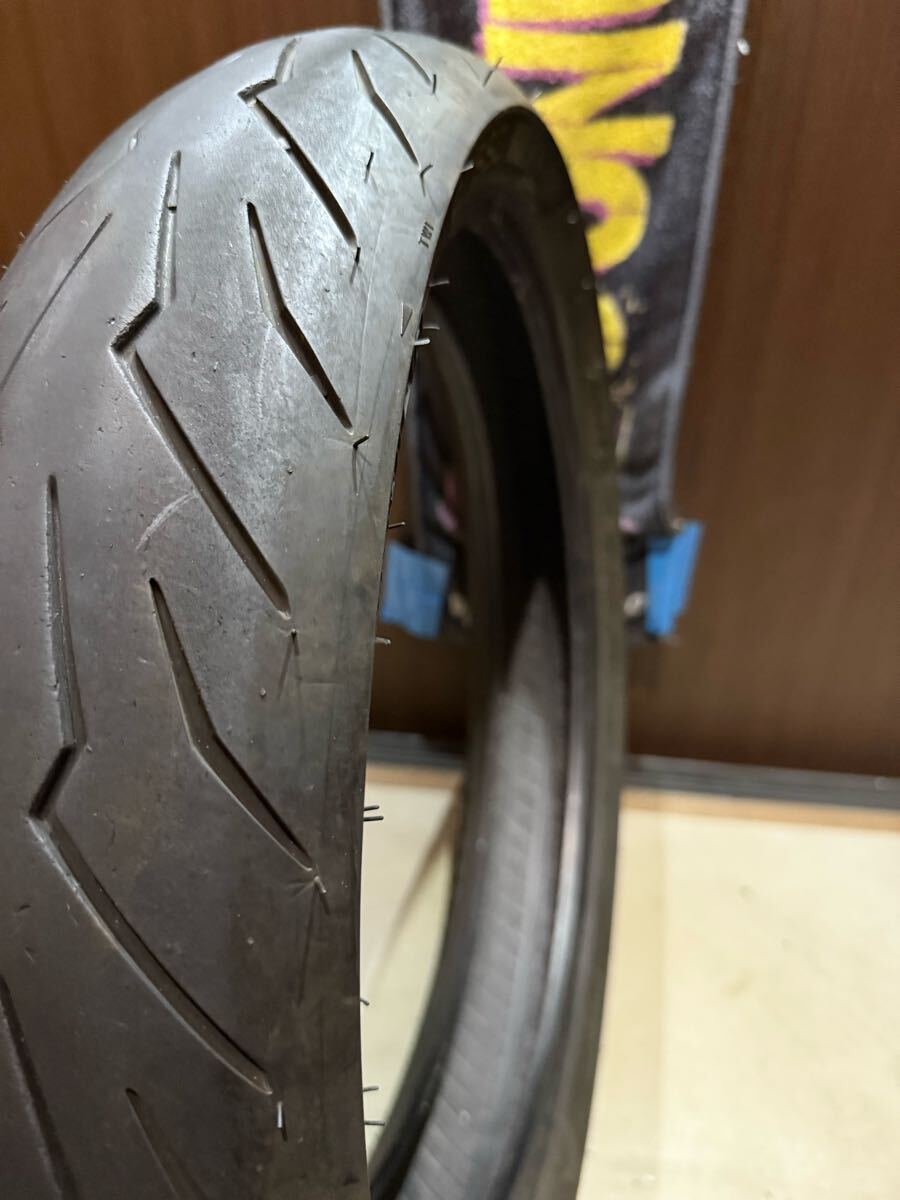 中古MCタイヤ 2024年製造 PIRELLI DIABLO ROSSOⅢ 110/70R17 ピレリ ディアブロ ロッソ3 110 70 17 0224 A3996_画像5