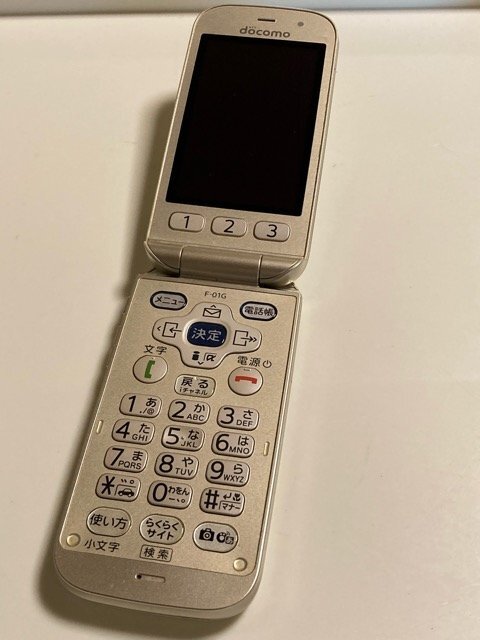 F-01G FOMA らくらくホン ガラケー初期化済 FUJITSU ゴールド AS69_画像5