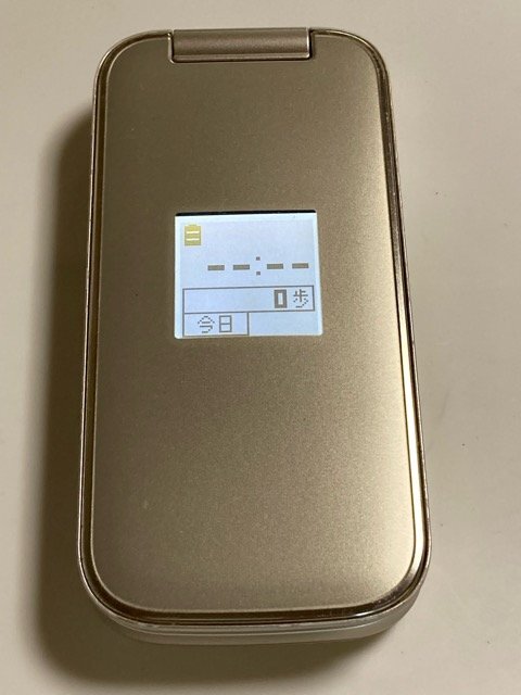 F-01G FOMA らくらくホン ガラケー初期化済 FUJITSU ゴールド AS69_画像1