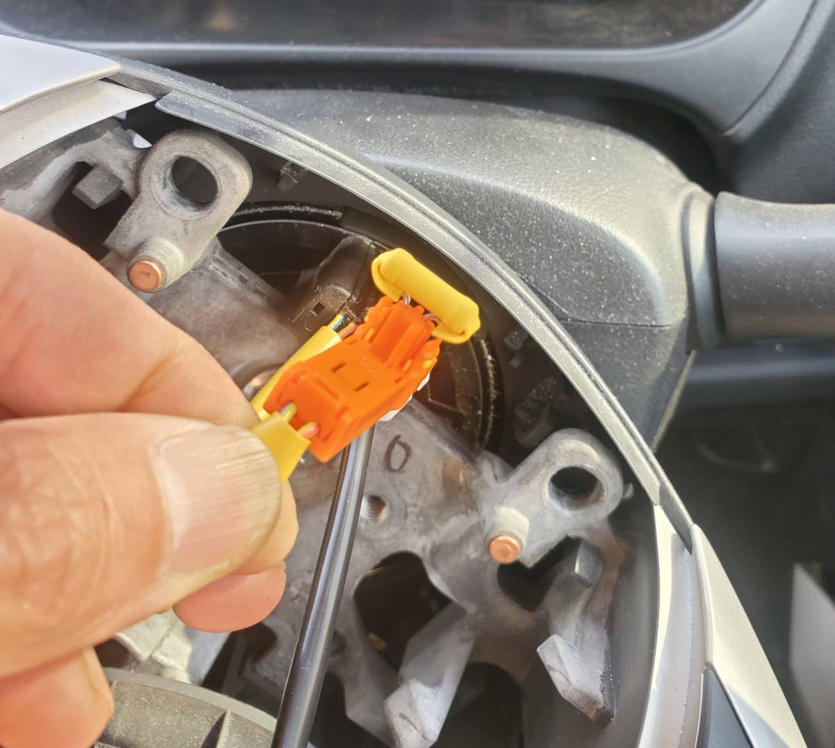 送料無料!トヨタ車種適合!差し込むだけ!2Wタイプ!エアバックキャンセラー_画像1