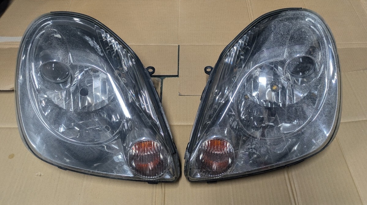 есть перевод Toyota MR-S более поздняя модель передняя фара левый и правый в комплекте ZZW30 есть перевод Toyota MR-S более поздняя модель передняя фара левый и правый в комплекте ZZW30