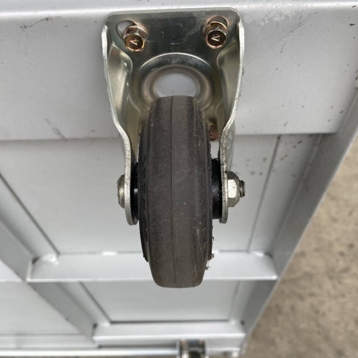 【引取限定】ブレーキ付 1150x1100mm 手押し台車 物流 運送 倉庫 キャスター固定 マテハン パレット用 ネステナー用 TBDY0077_画像9