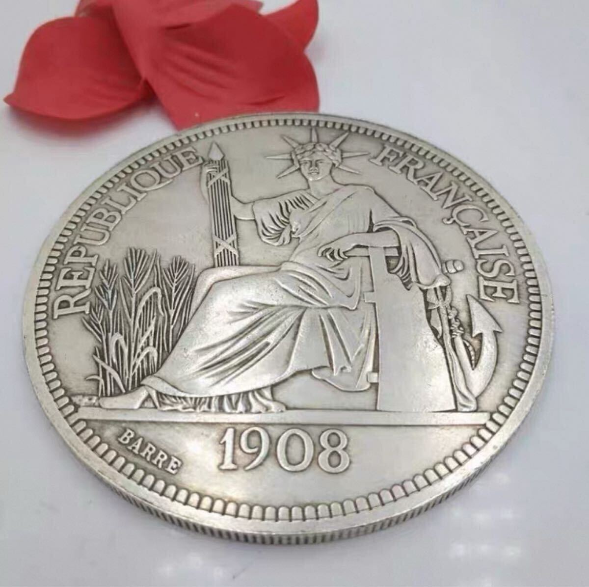 極美品 古銭 フランス領インドシナ 1908年 マリアンヌ 自由の女神 ピアストル 骨董品 大型硬貨 外国銀貨 貿易銀 重さ:約150g 直径:約88mm _画像3