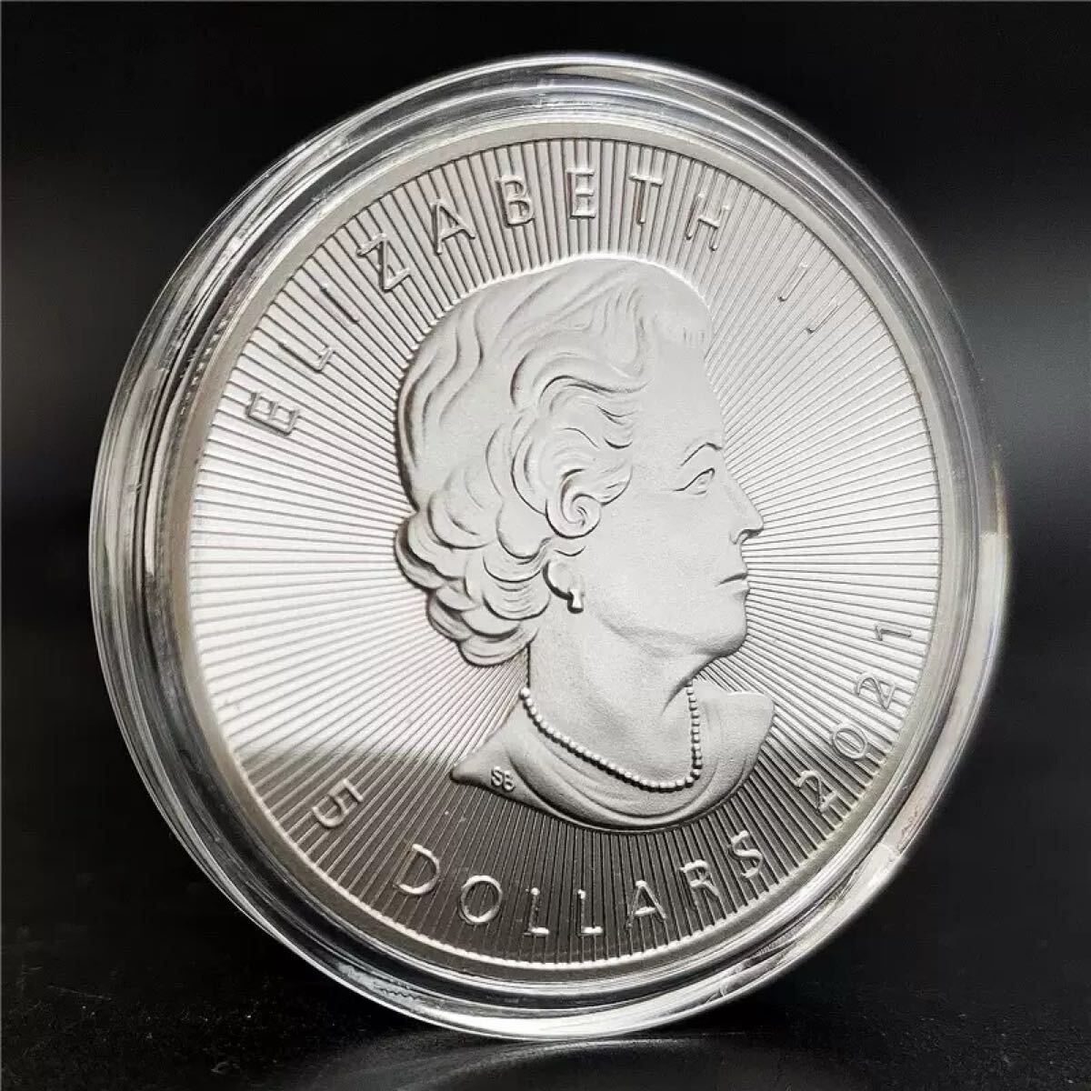 極美品 2021年 エリザベス2世 メイプル コレクション 外貨硬貨 記念硬貨 海外コイン 大型銀貨 記念メタル ケース付き 収蔵品 1オンス 5ドル_画像3
