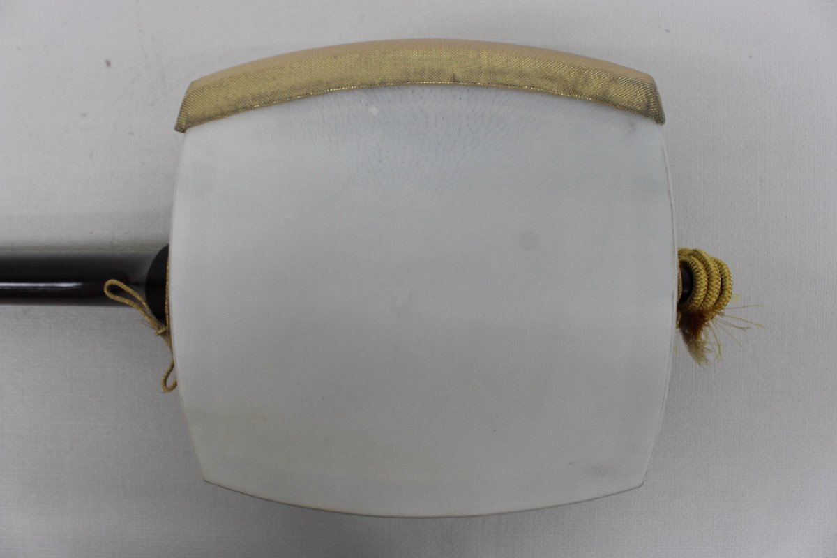 □ジャンク品□ 三味線 綾杉彫り 金細 経木 和楽器 詳細不明（2733685）_画像6