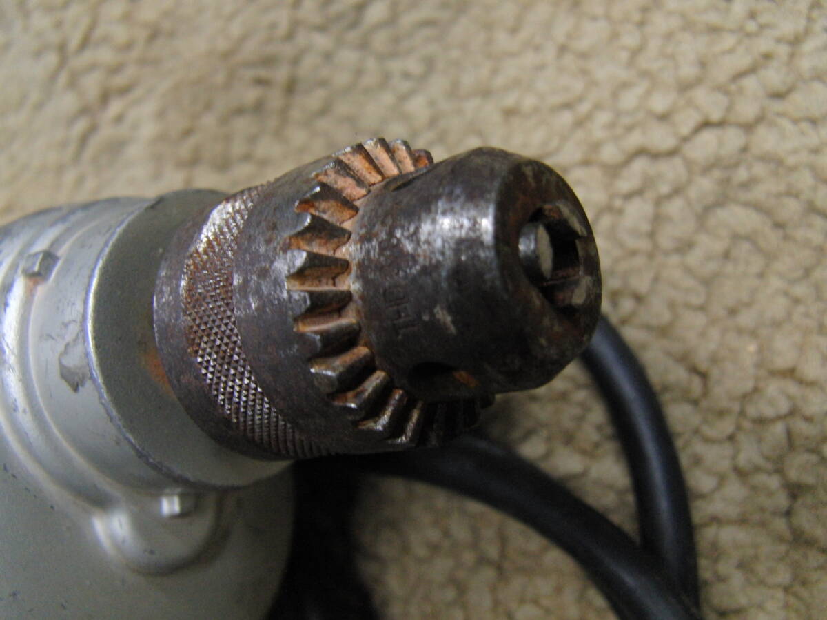 マキタ　振動ドリル　HP1230　AC100V　12ｍｍ　動作品　正転逆転　速度調整可能　キーレスチャック無し　格安売切り！全国発送可能！_画像2