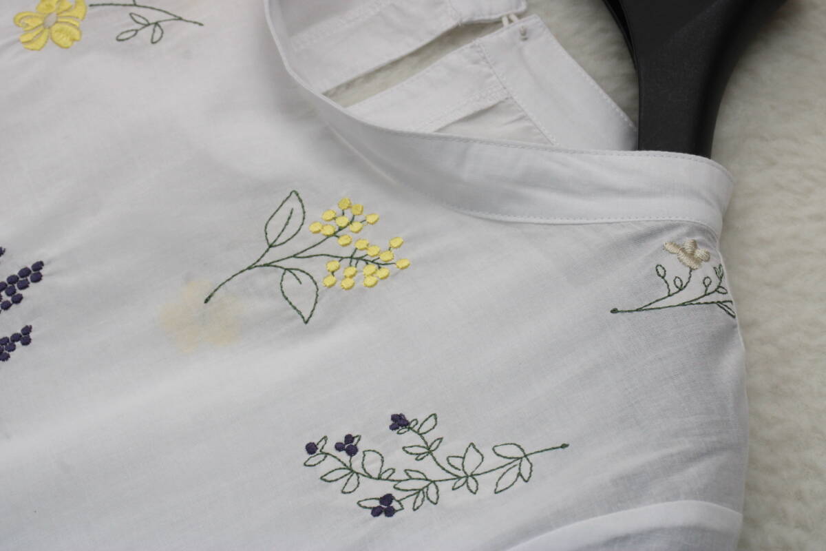 5565 新品 花刺繍入りブラウス_画像3