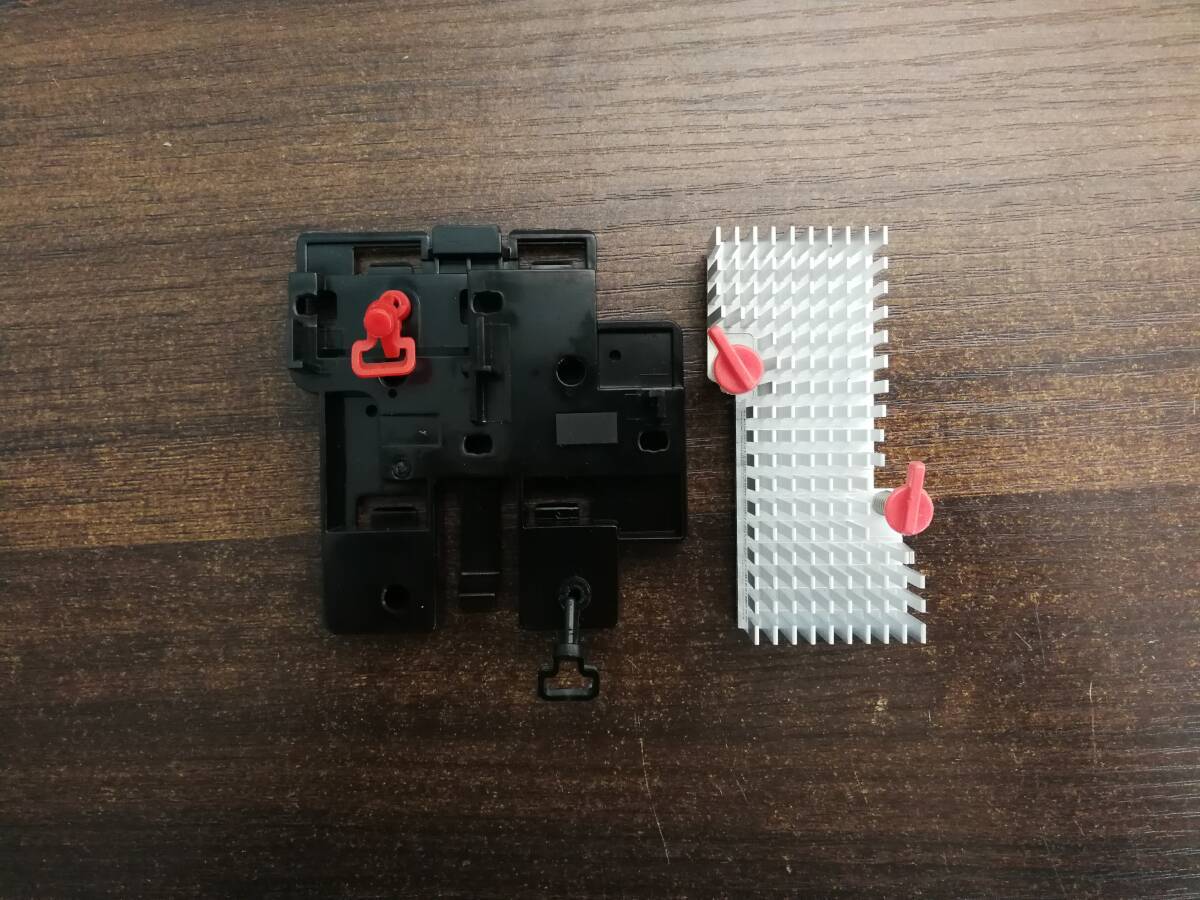 Lenovo ThinkStation P330 M.2 SSDブラケット SSD冷却ヒートシンク_画像1