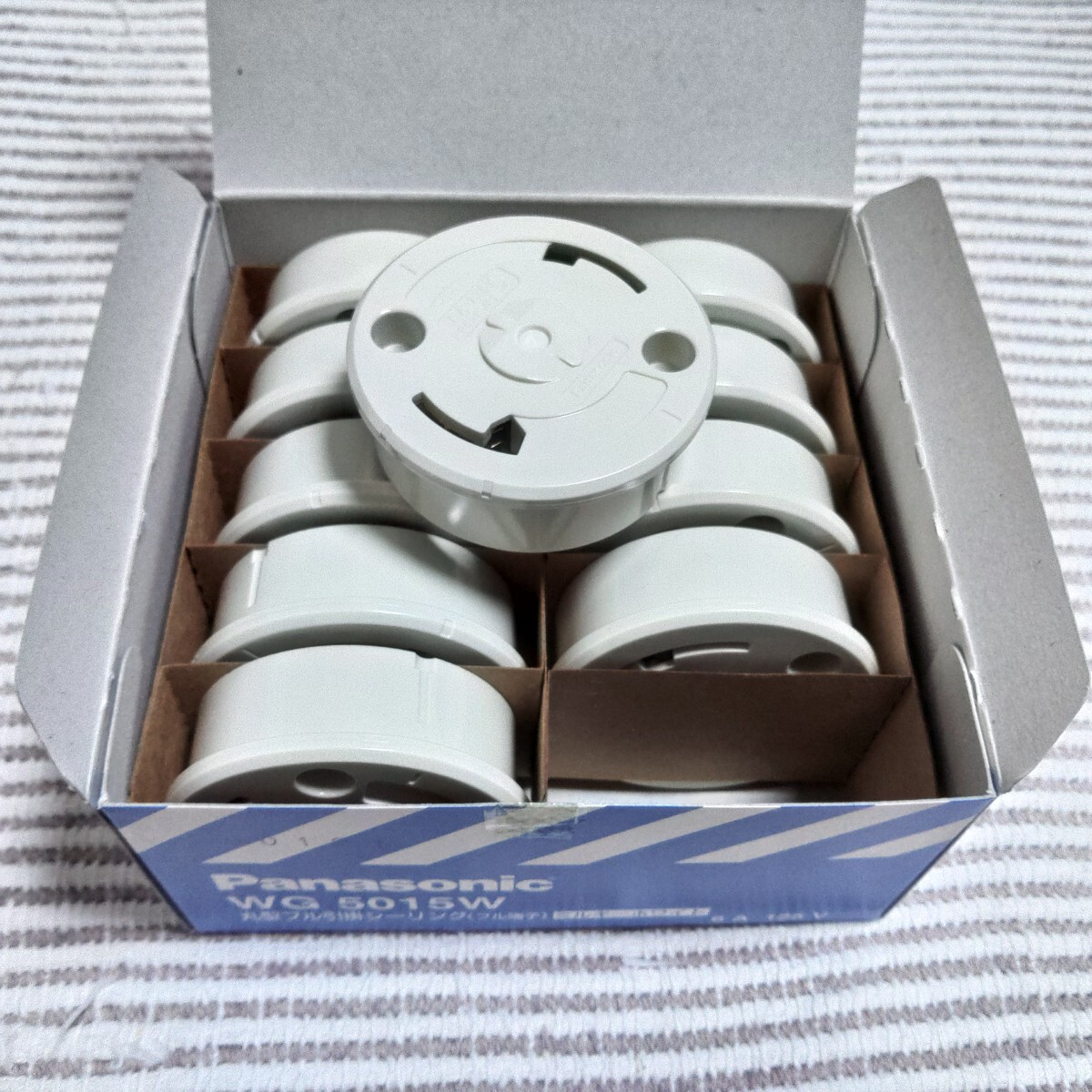 パナソニック WG5015W 丸型フル引掛シーリング 新古 10個 ゆうパック60サイズ _画像1