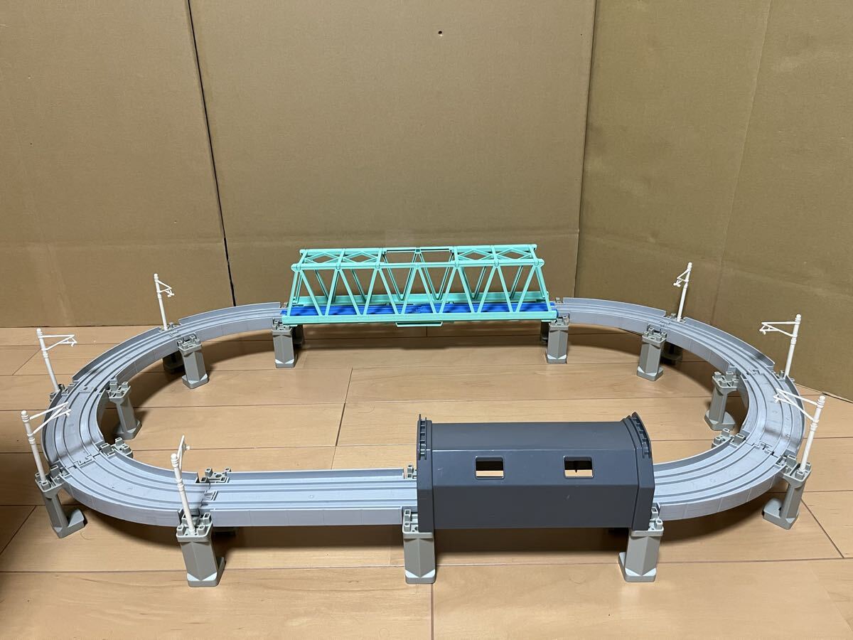 ★プラレール★ 大鉄橋と高架トンネルの高架レールセット(大鉄橋部分に折れがあります。)_画像1