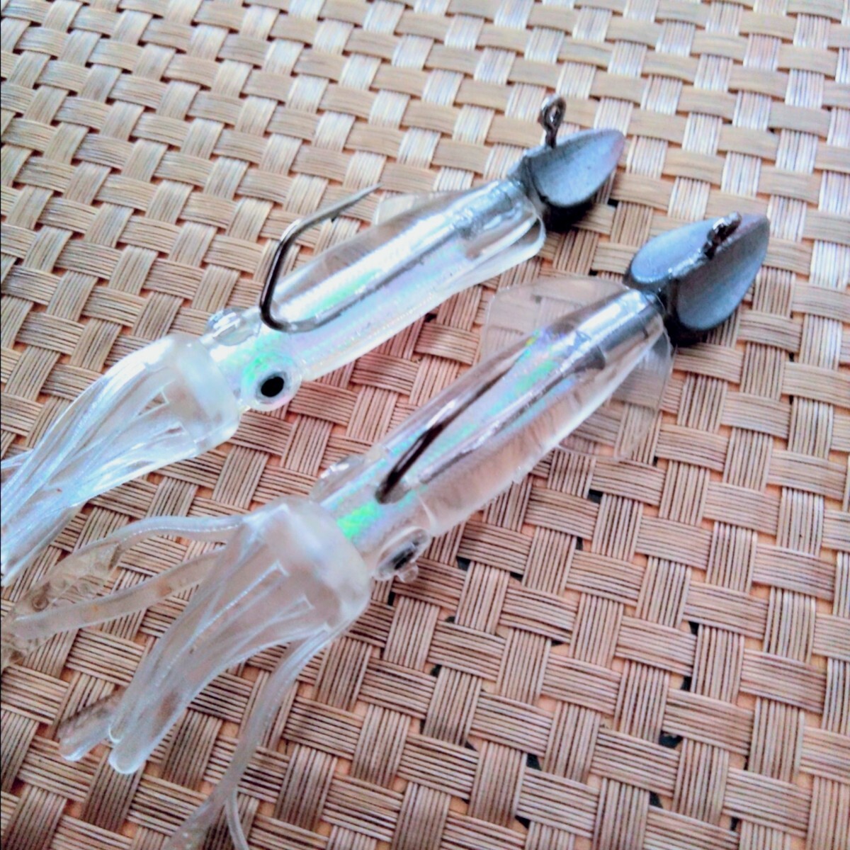 とれたて新鮮！イカワーム10杯+ダートジグヘッド21g、14g各2本セット_画像2